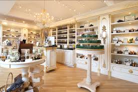 Thiết kế thi công showroom